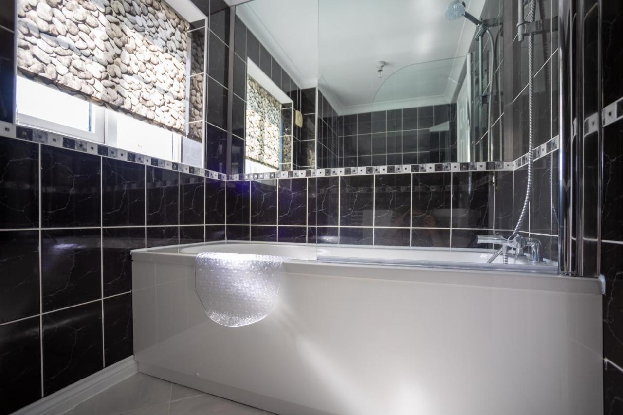 Hereford - Finch House - Modern 4 Bedroom House Located In South Hereford, Dog Friendly With Nearby Countryside, Pool Table, Sleeps Up To 10 Guests - Hosted By Rentmyhouse Buitenkant foto